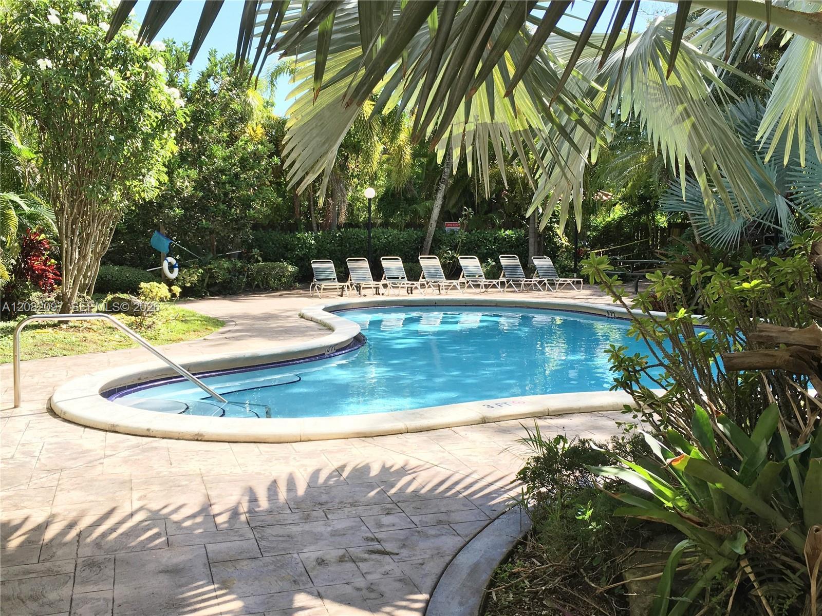 6904 N Kendall Dr # F405, Pinecrest FL 33156 photo 2