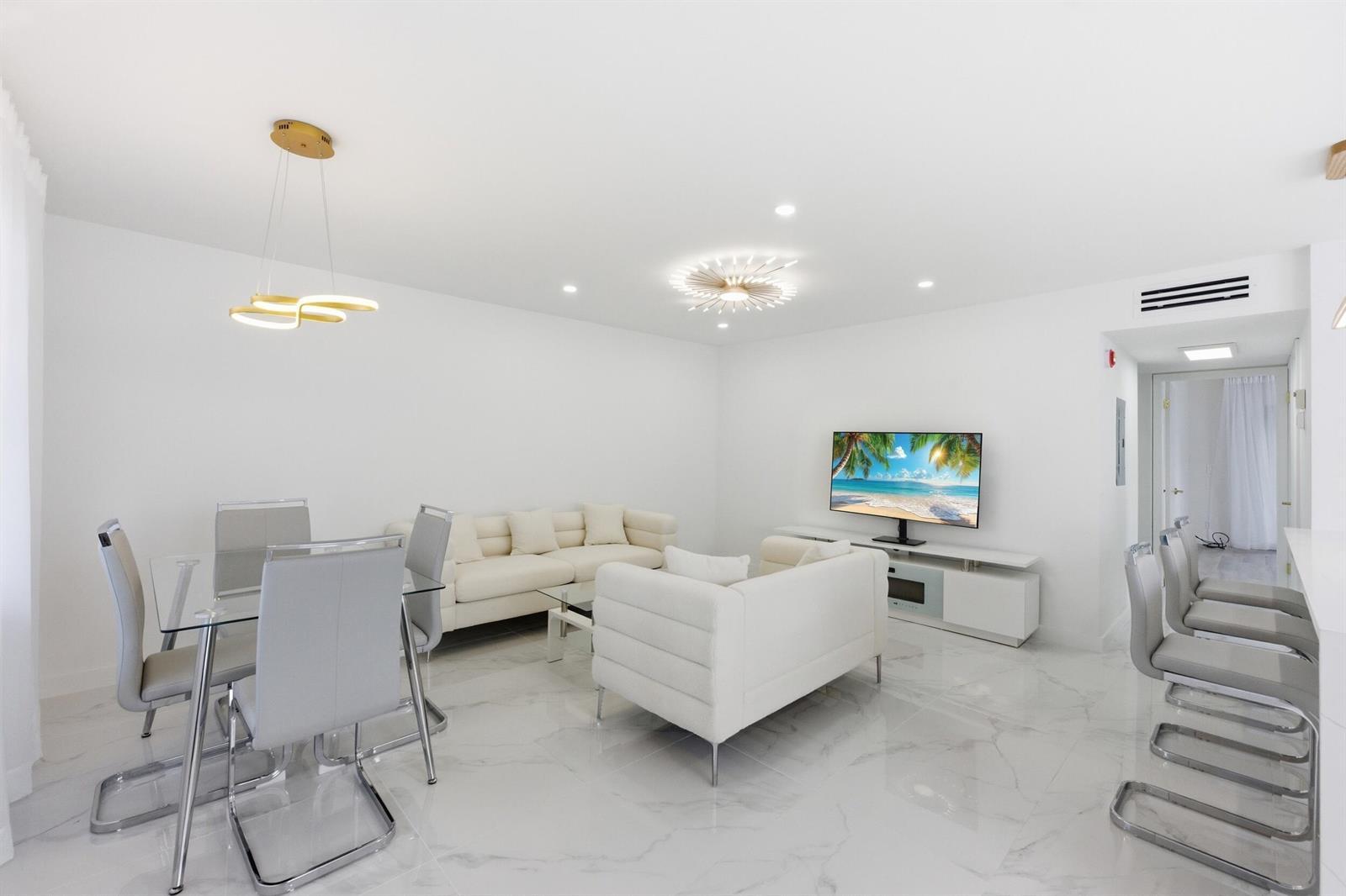 618 Normandy M, Delray Beach FL 33484 photo 2