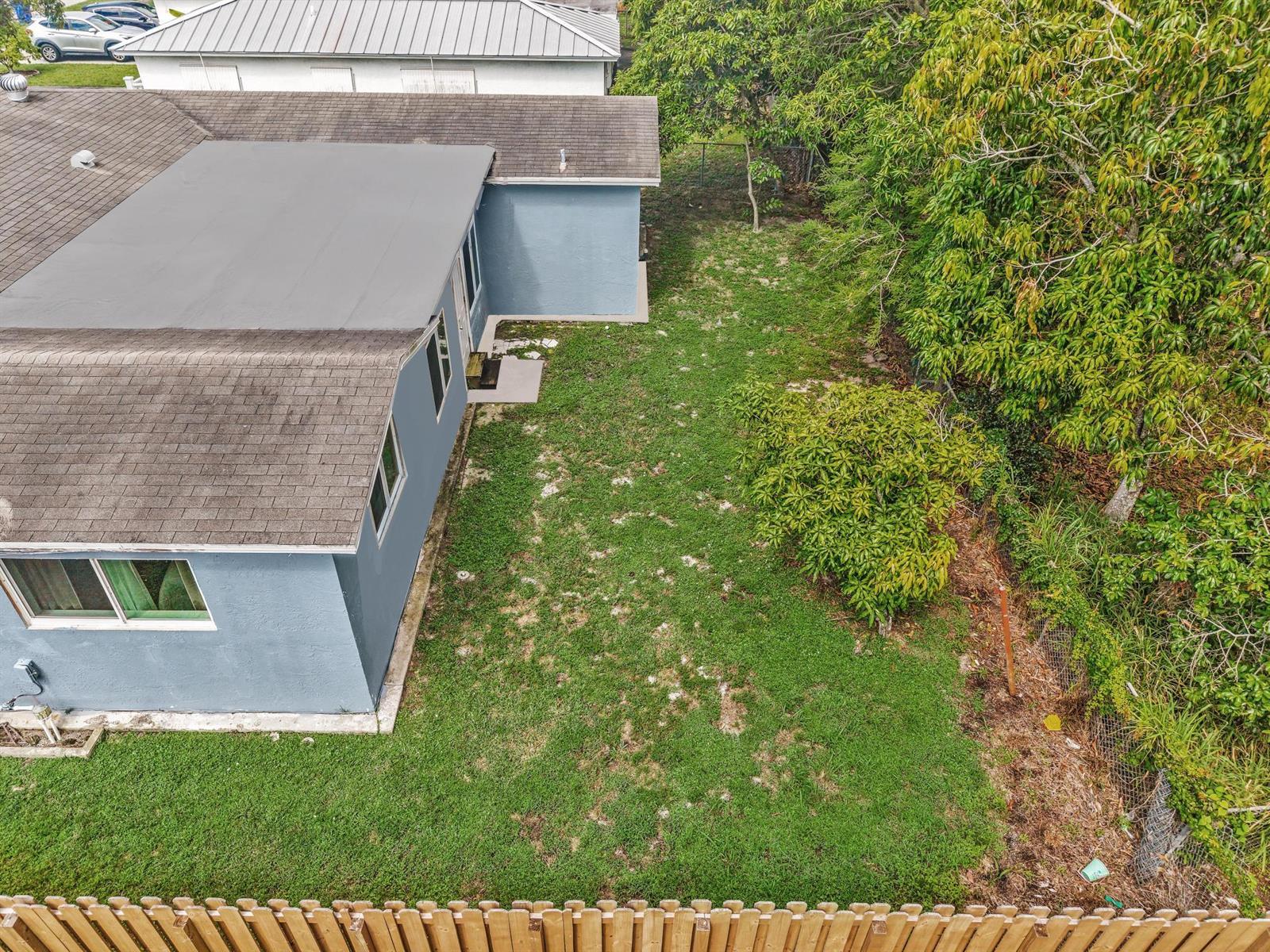 5260 SW 6TH Place, Margate FL 33068 photo 2