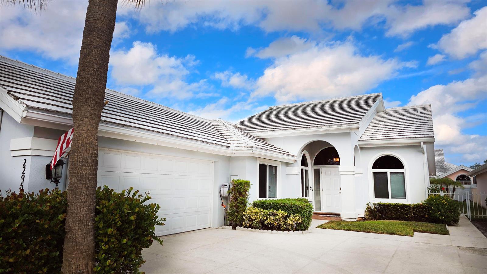 2295 Saratoga Lane, West Palm Beach FL 33409 photo 2