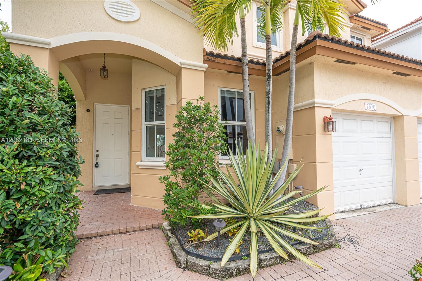 7670 NW 113th Path, Doral FL 33178 photo 2