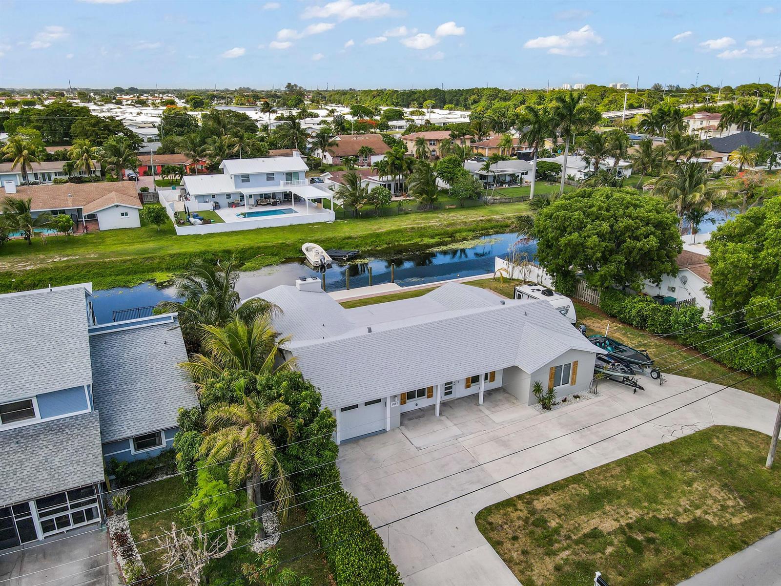 1051 SW 25th Avenue, Boynton Beach FL 33426 photo 2