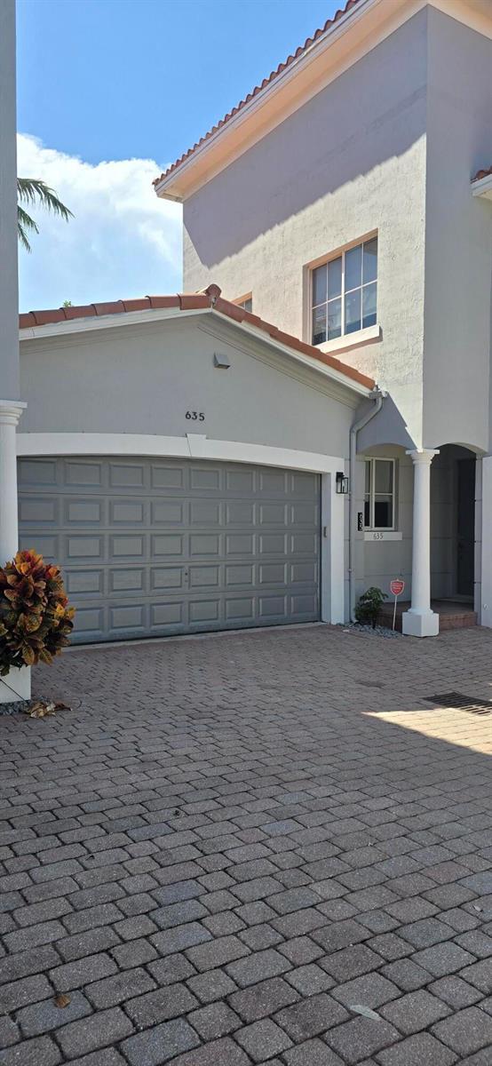 635 NE 11th Avenue, Fort Lauderdale FL 33304 photo 2