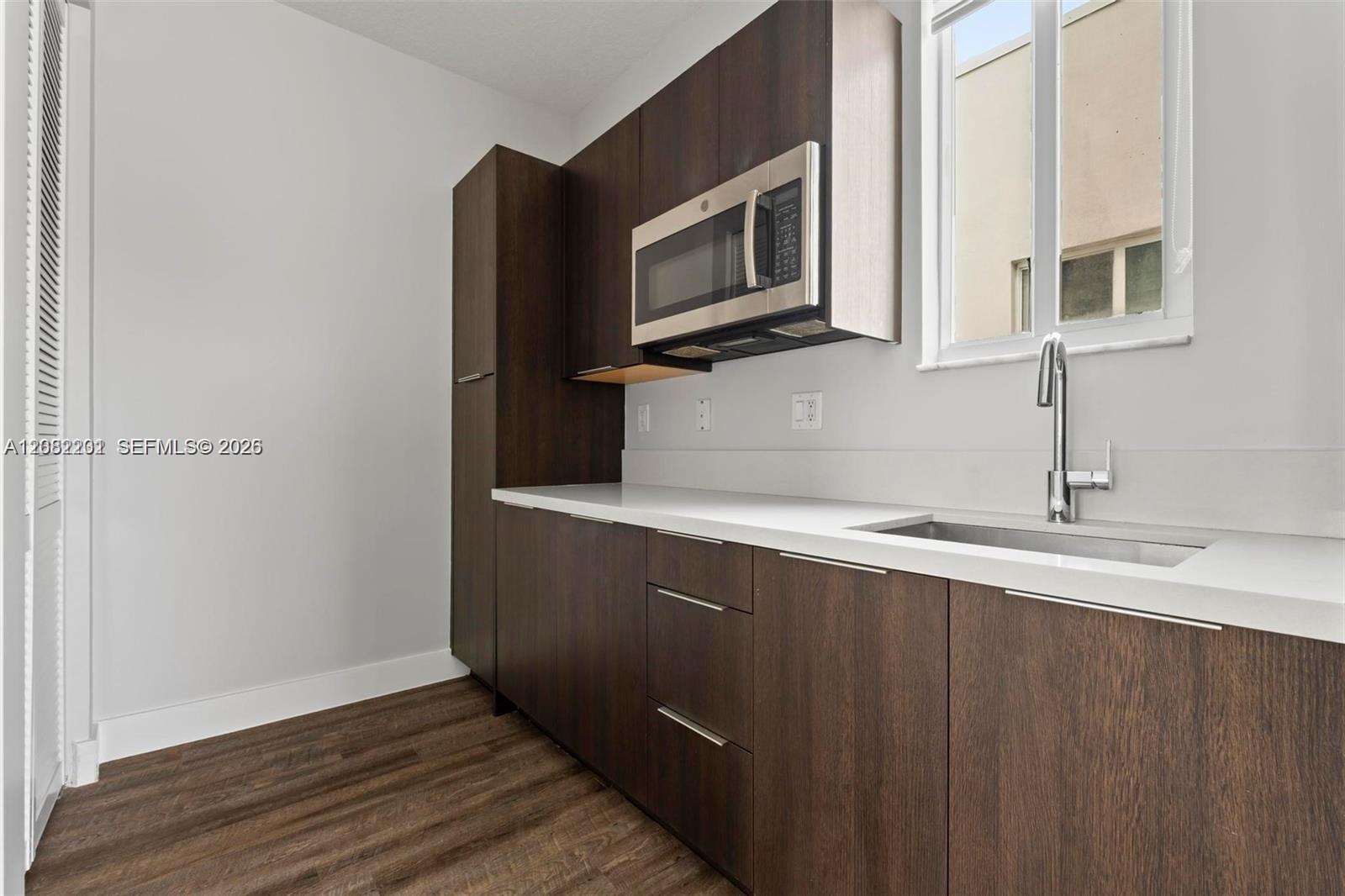 6658 NW 102nd Path, Doral FL 33178 photo 2