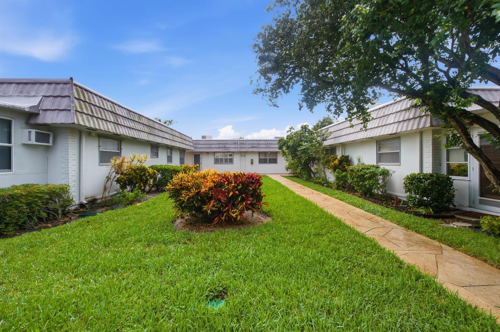 167 Valencia G, Delray Beach FL 33446 photo 2