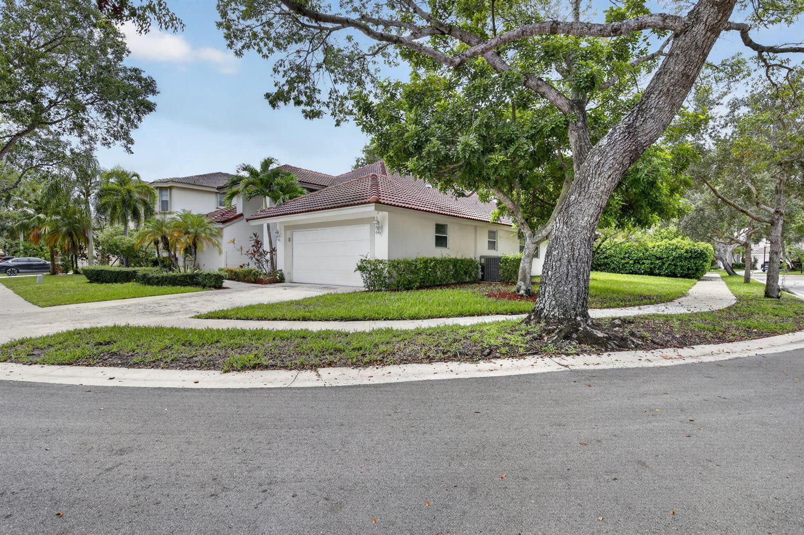 924 SPOONBILL Circle, Weston FL 33326 photo 2