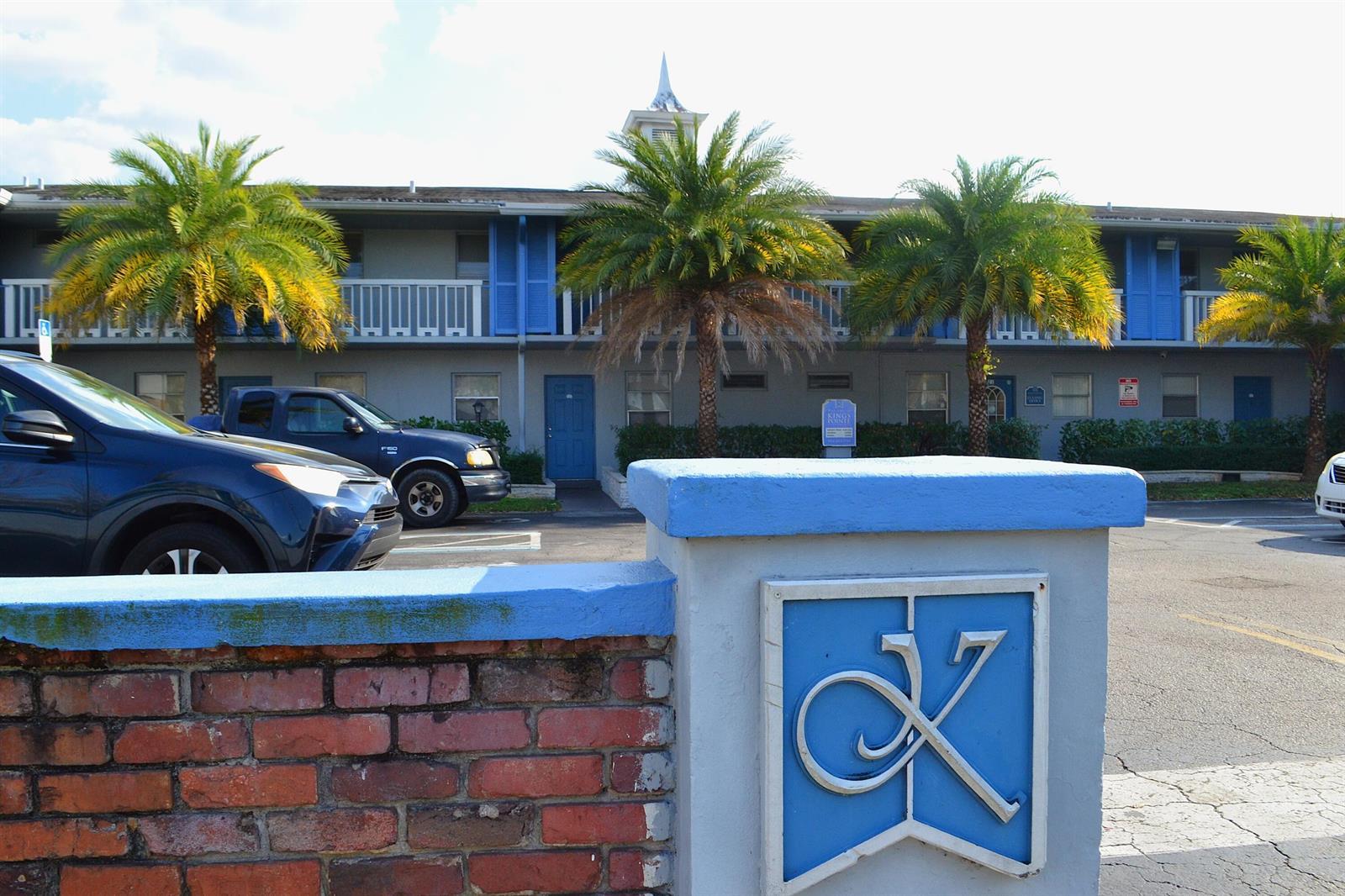 491 NW 42nd Avenue Apt 33, Plantation FL 33317 photo 2