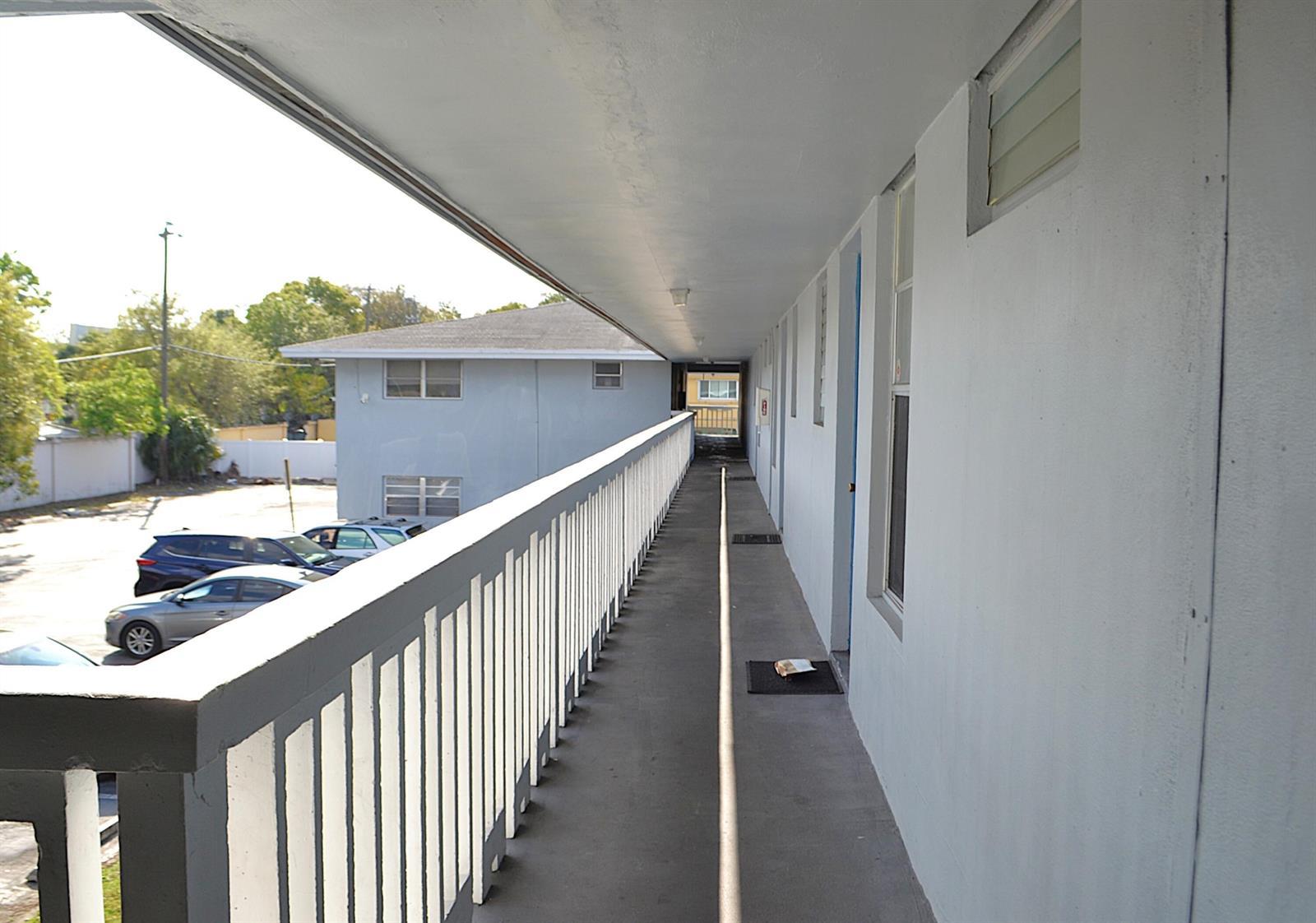 491 NW 42nd Avenue Apt 33, Plantation FL 33317 photo 3