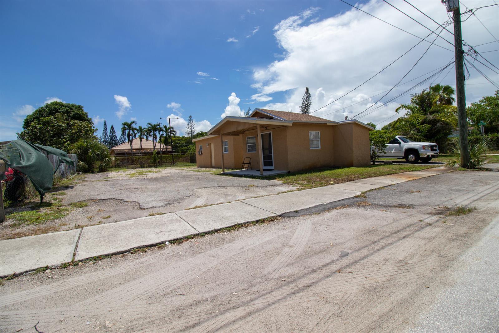 242 SW 7TH Court, Deerfield Beach FL 33441 photo 4