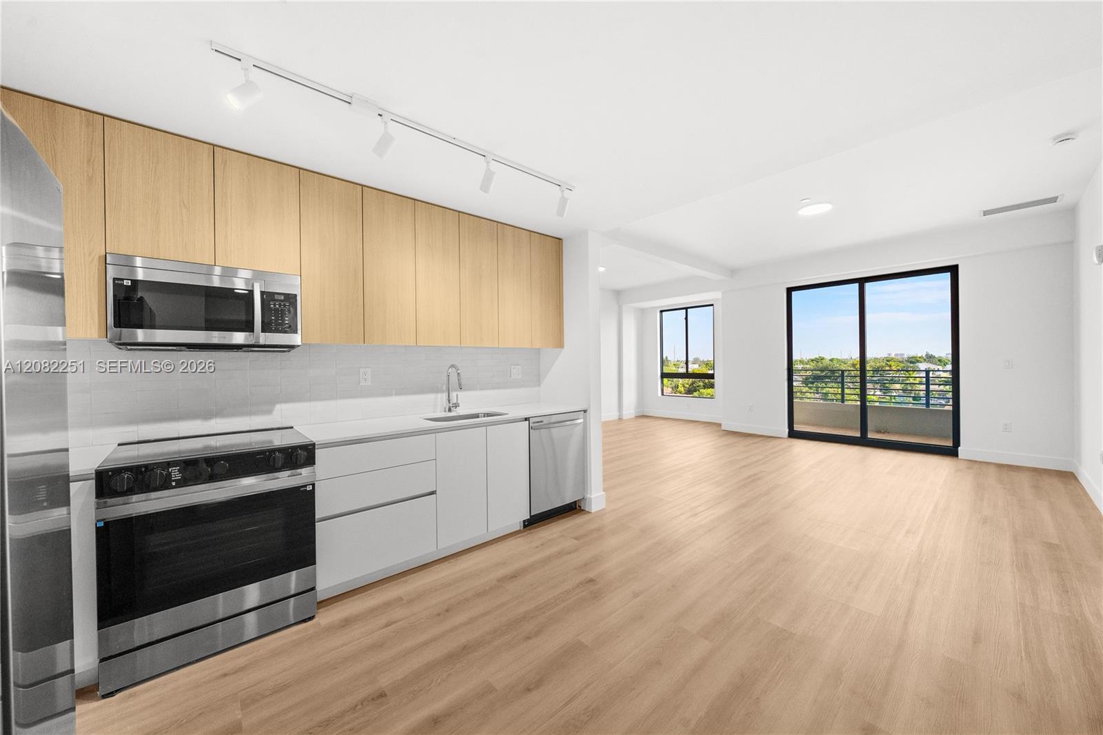 215 SE 4th St # 202, Hallandale Beach FL 33009 photo 2