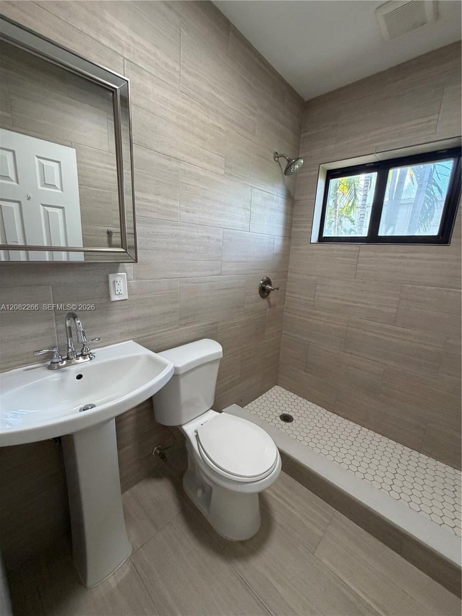 600 SW 10th St # 4, Miami FL 33130 photo 4