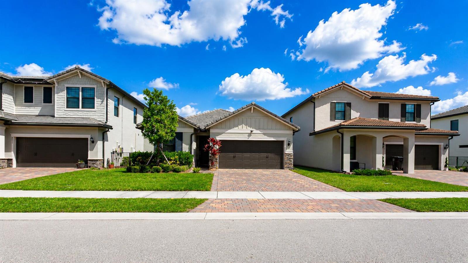 8231 TAILSHOT Court, Lake Worth FL 33467 photo 2