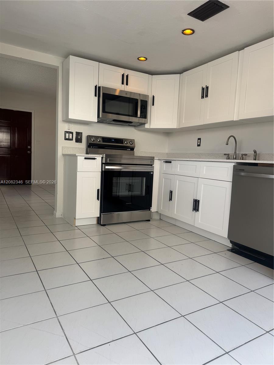 321 SW 1st Ct # 4, Pompano Beach FL 33060 photo 2
