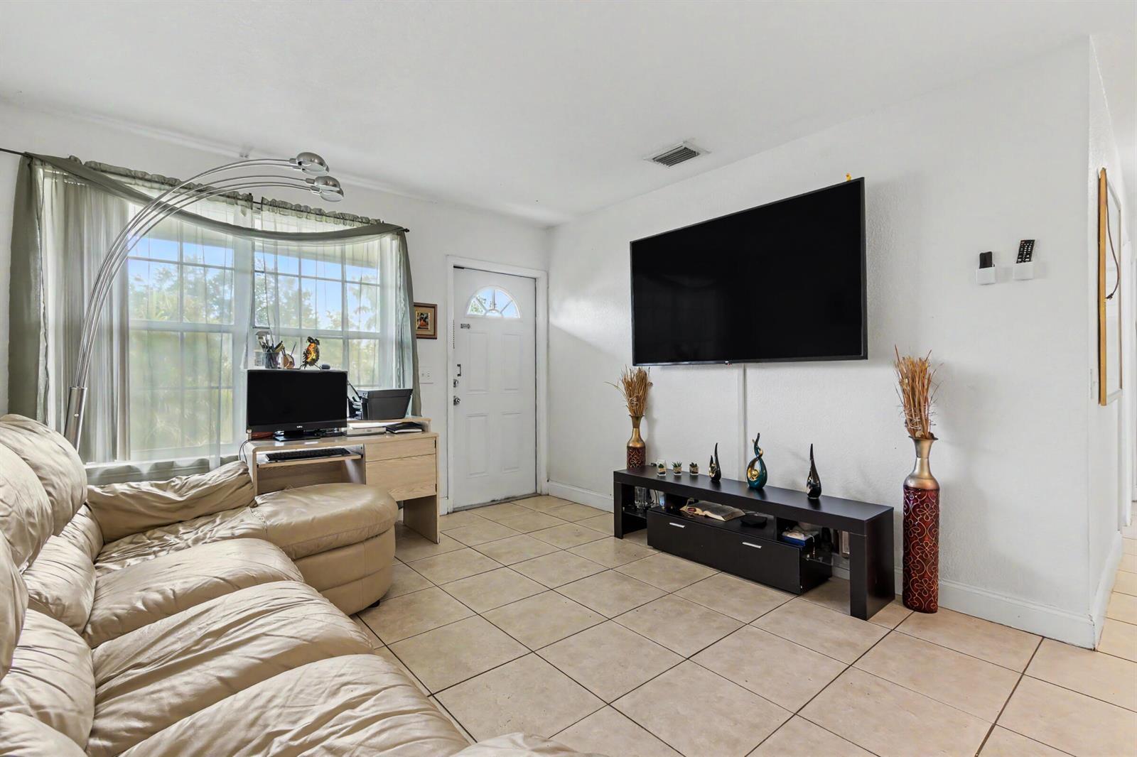 6714 ATLANTA Street, Hollywood FL 33024 photo 5