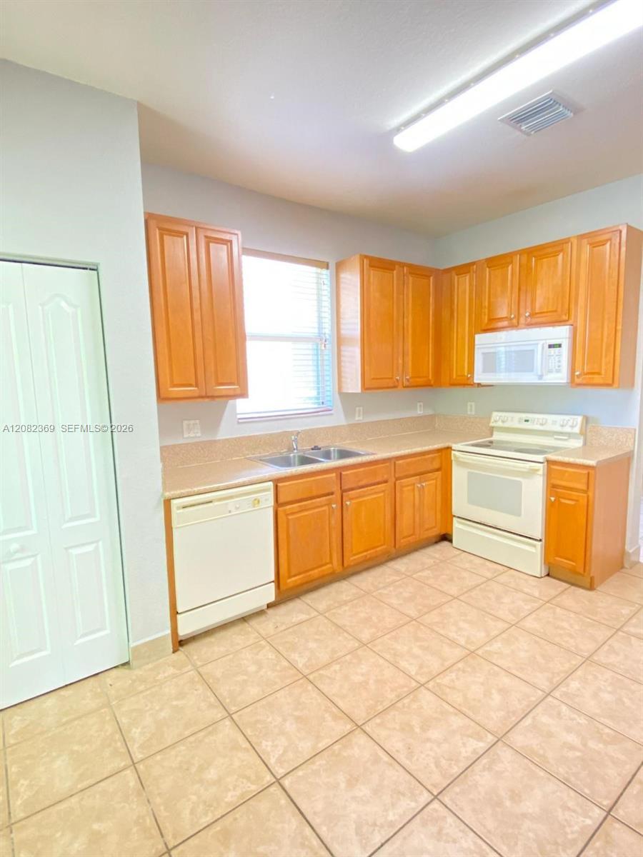 2302 NE 37th Ter # 2302, Homestead FL 33033 photo 4