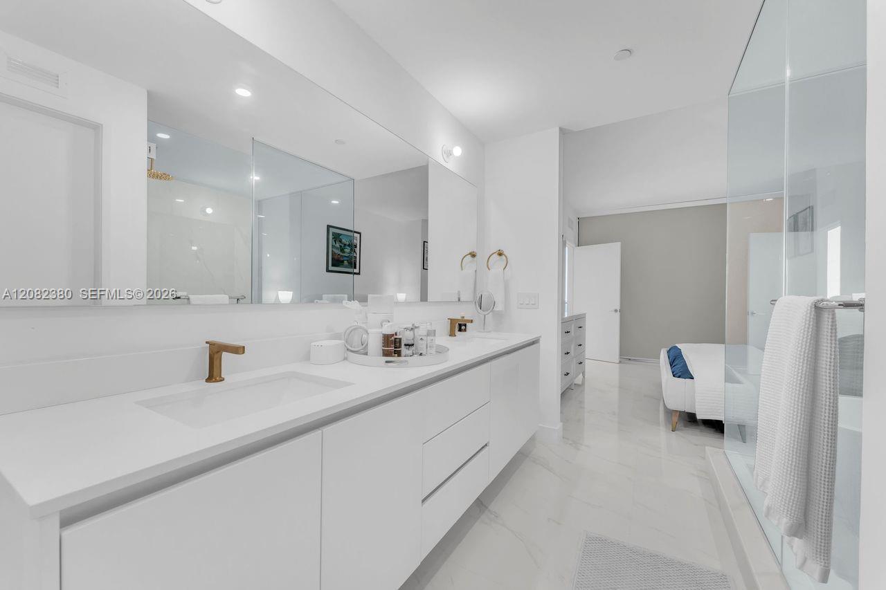700 NE 24th St # 1405, Miami FL 33137 photo 5