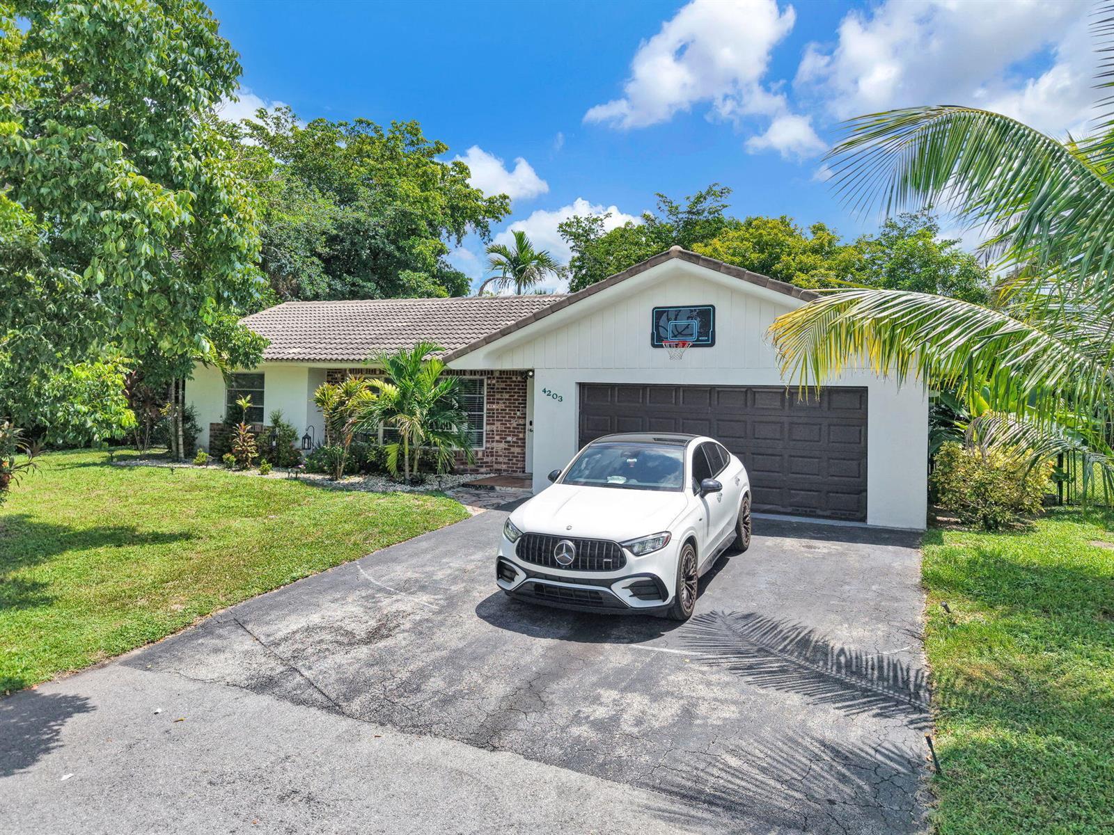 4203 NW 75TH Avenue, Coral Springs FL 33065 photo 3