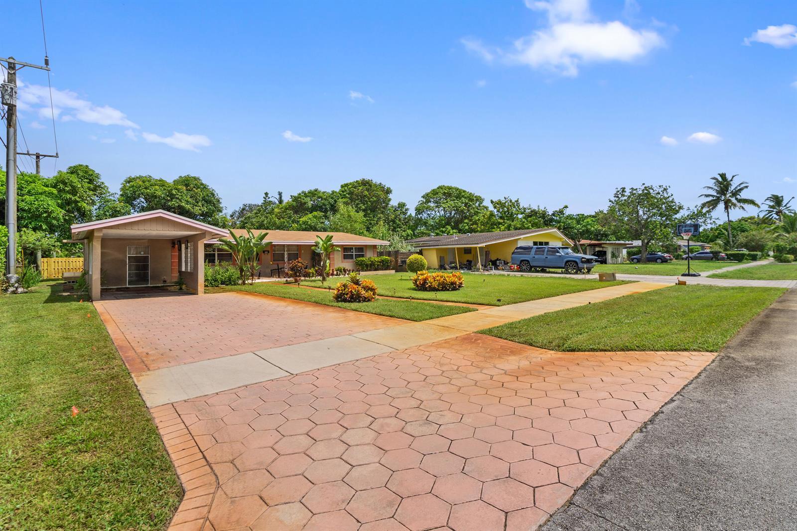 316 NW 44th Avenue, Plantation FL 33317 photo 2