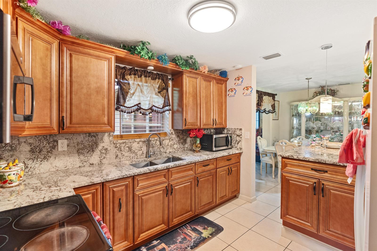 316 NW 44th Avenue, Plantation FL 33317 photo 5