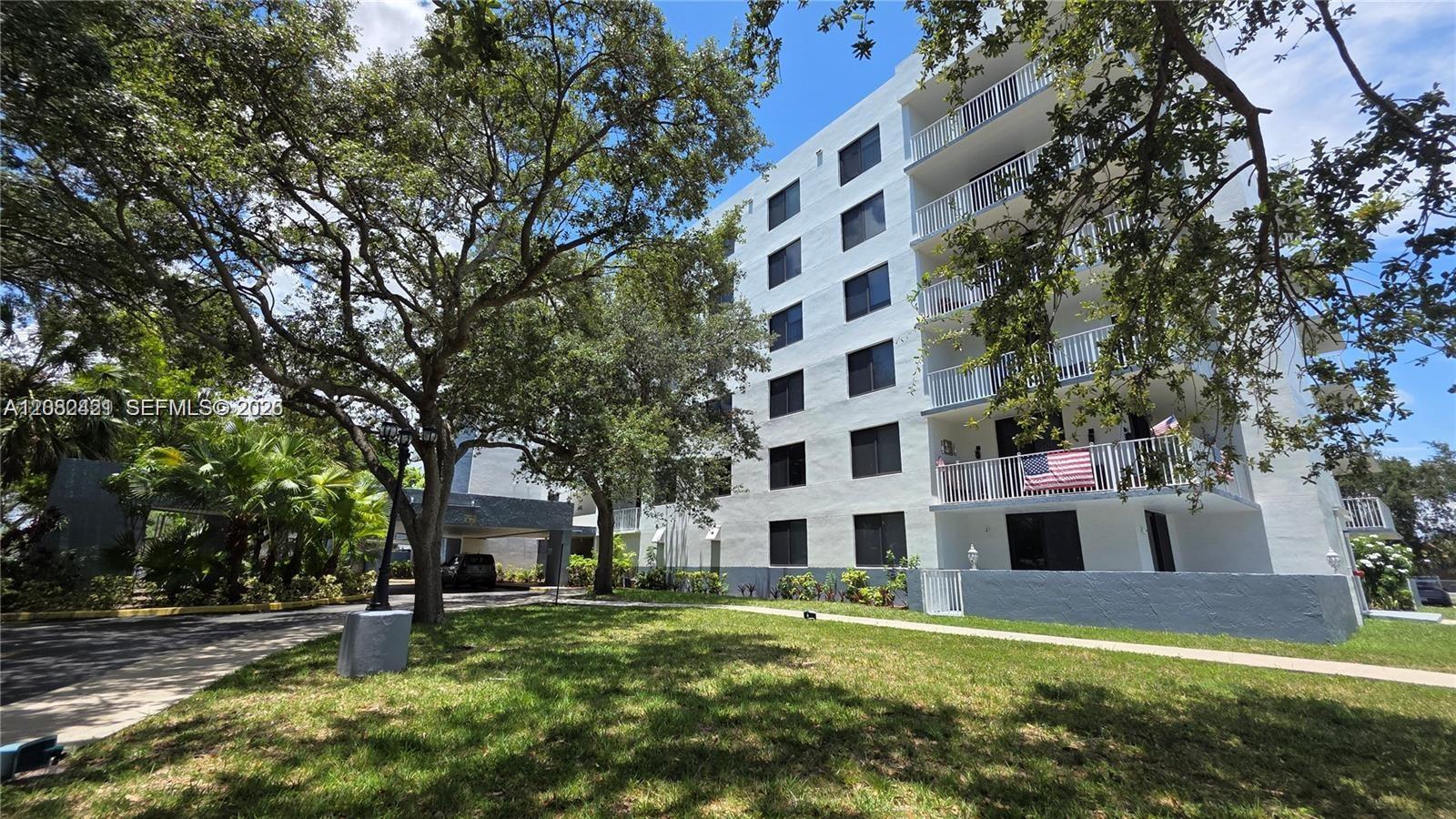 901 Hillcrest Dr # 215, Hollywood FL 33021 photo 2