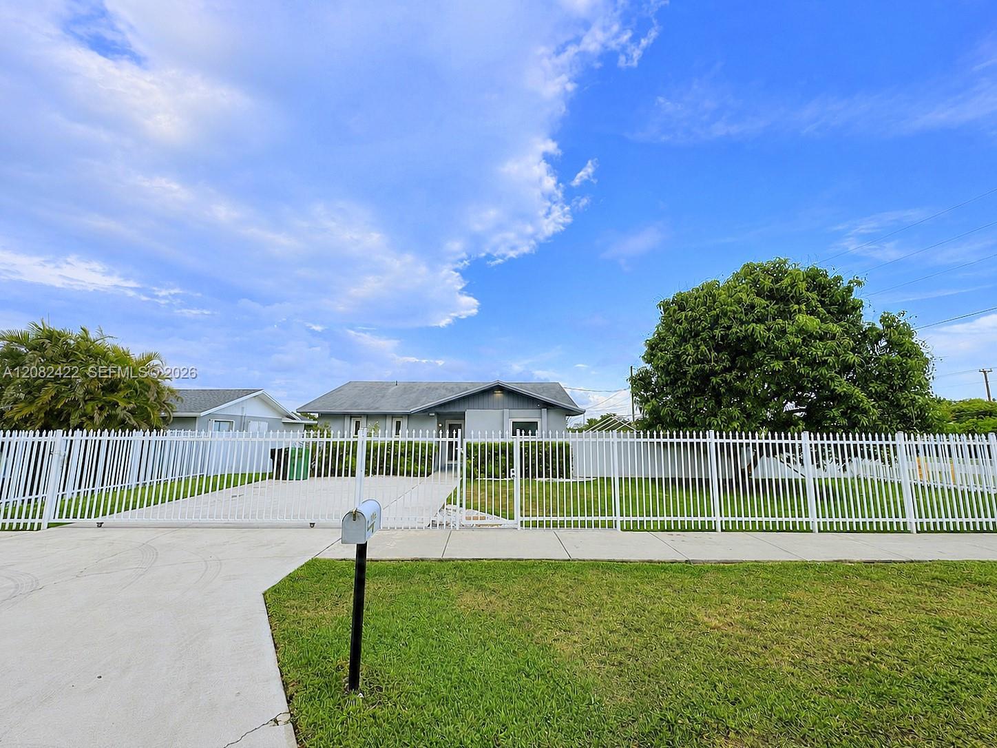 18155 SW 105th Ave, Miami FL 33157 photo 2