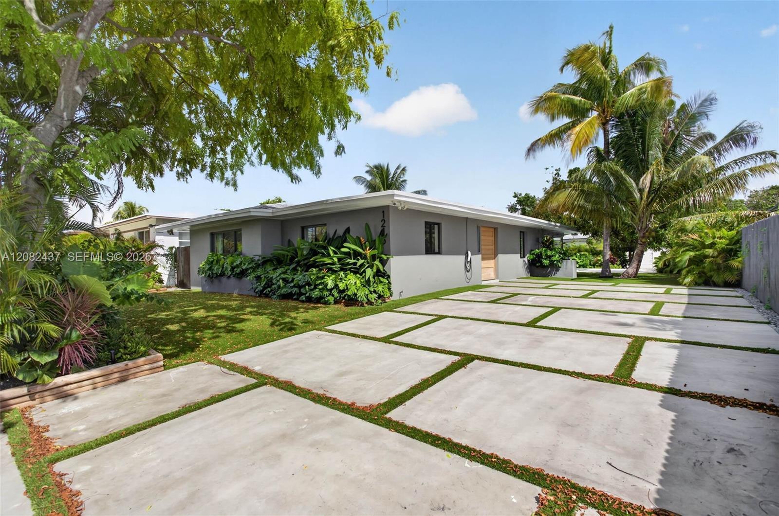 1215 NE 110th St, Miami FL 33161 photo 2