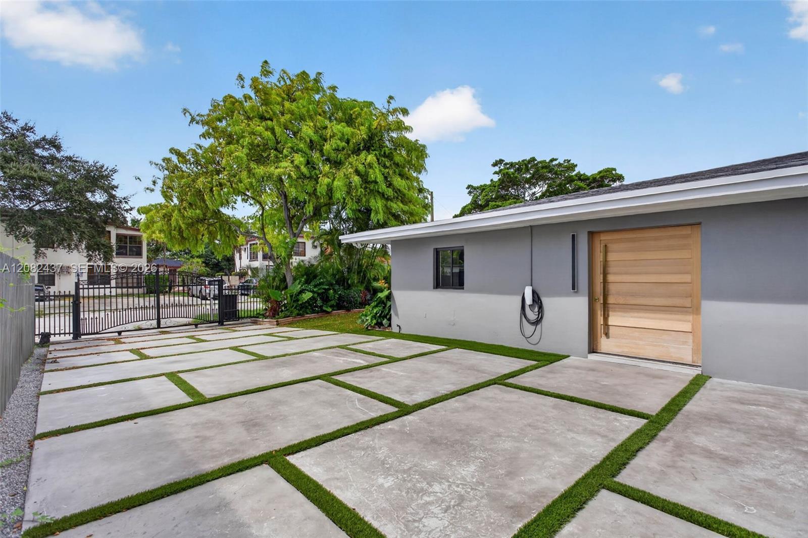 1215 NE 110th St, Miami FL 33161 photo 3