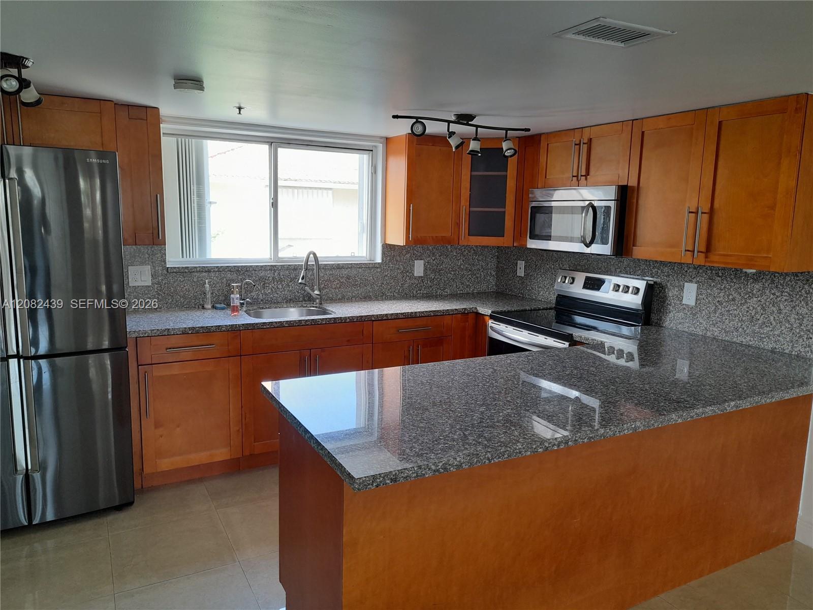 551 NW 82nd Ave # 520, Miami FL 33126 photo 5