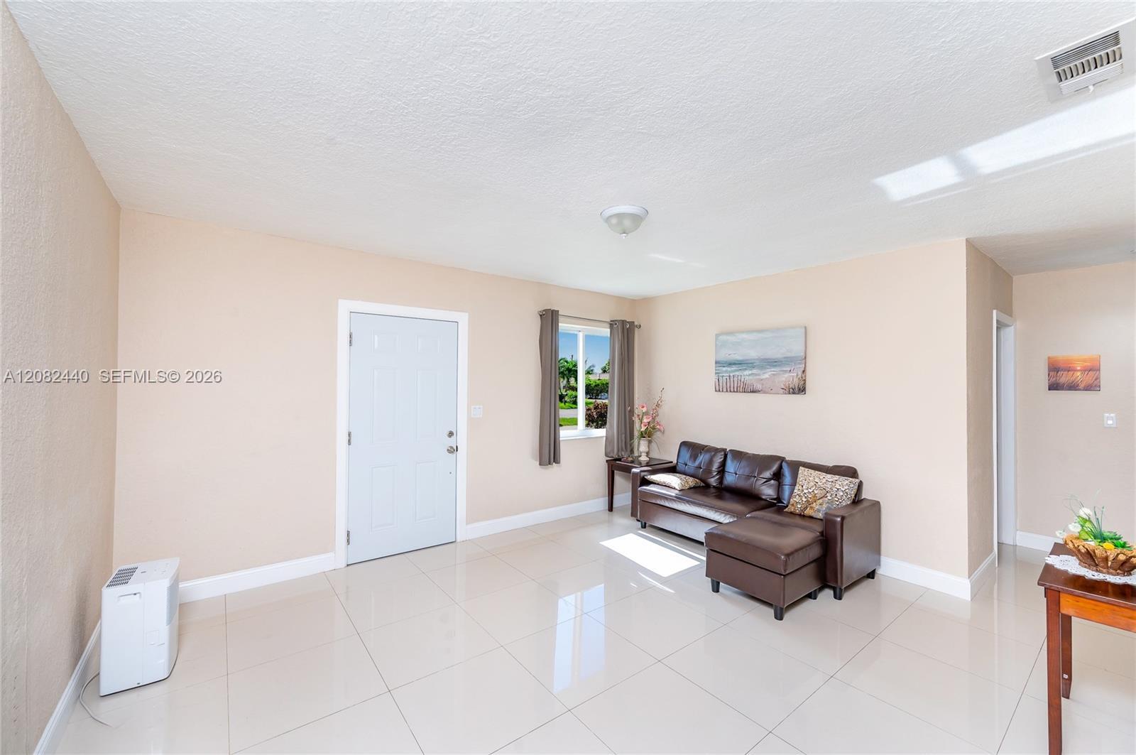 1020 SW 73rd Pl, Miami FL 33144 photo 4