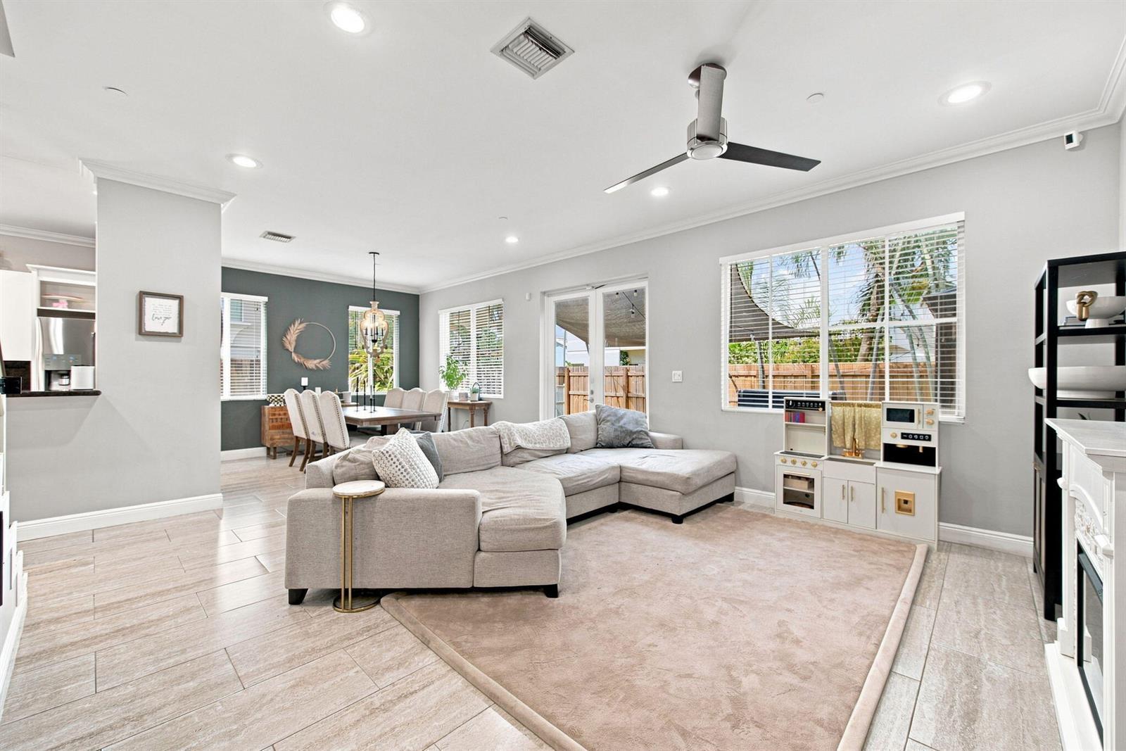 633 NE 11TH Avenue, Fort Lauderdale FL 33304 photo 3