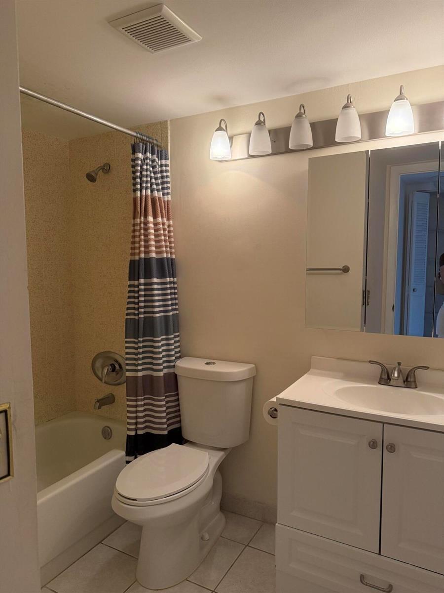 102 LAKE PINE Circle # 2, FL 33463 photo 5