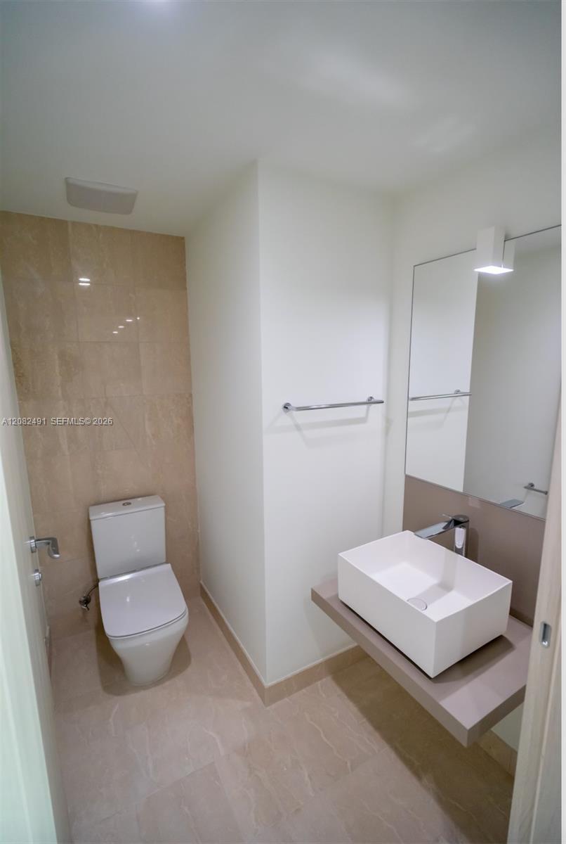 1000 Brickell Plaza # 2406, Miami FL 33131 photo 2