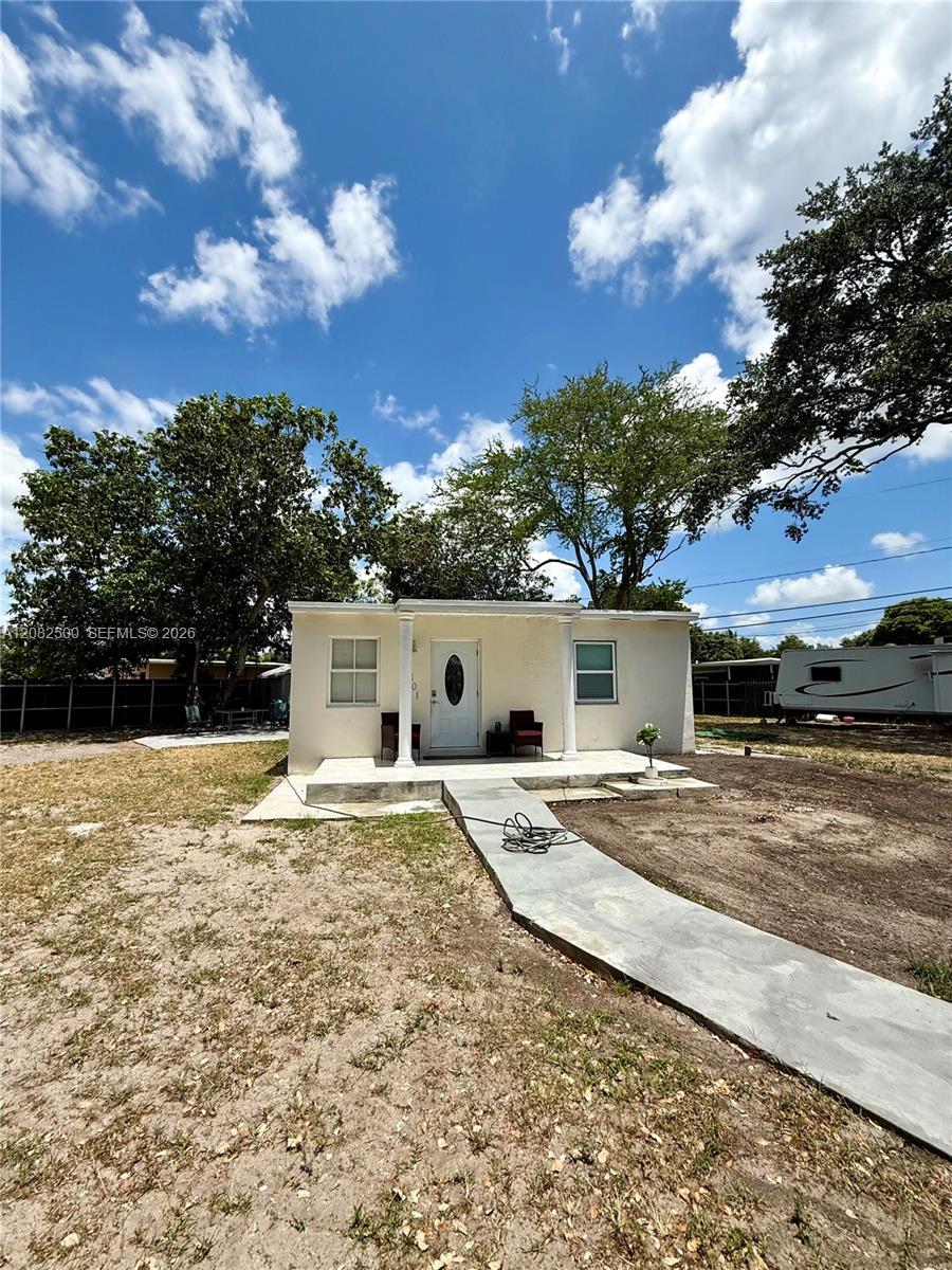 12801 Westview Dr, Miami FL 33167