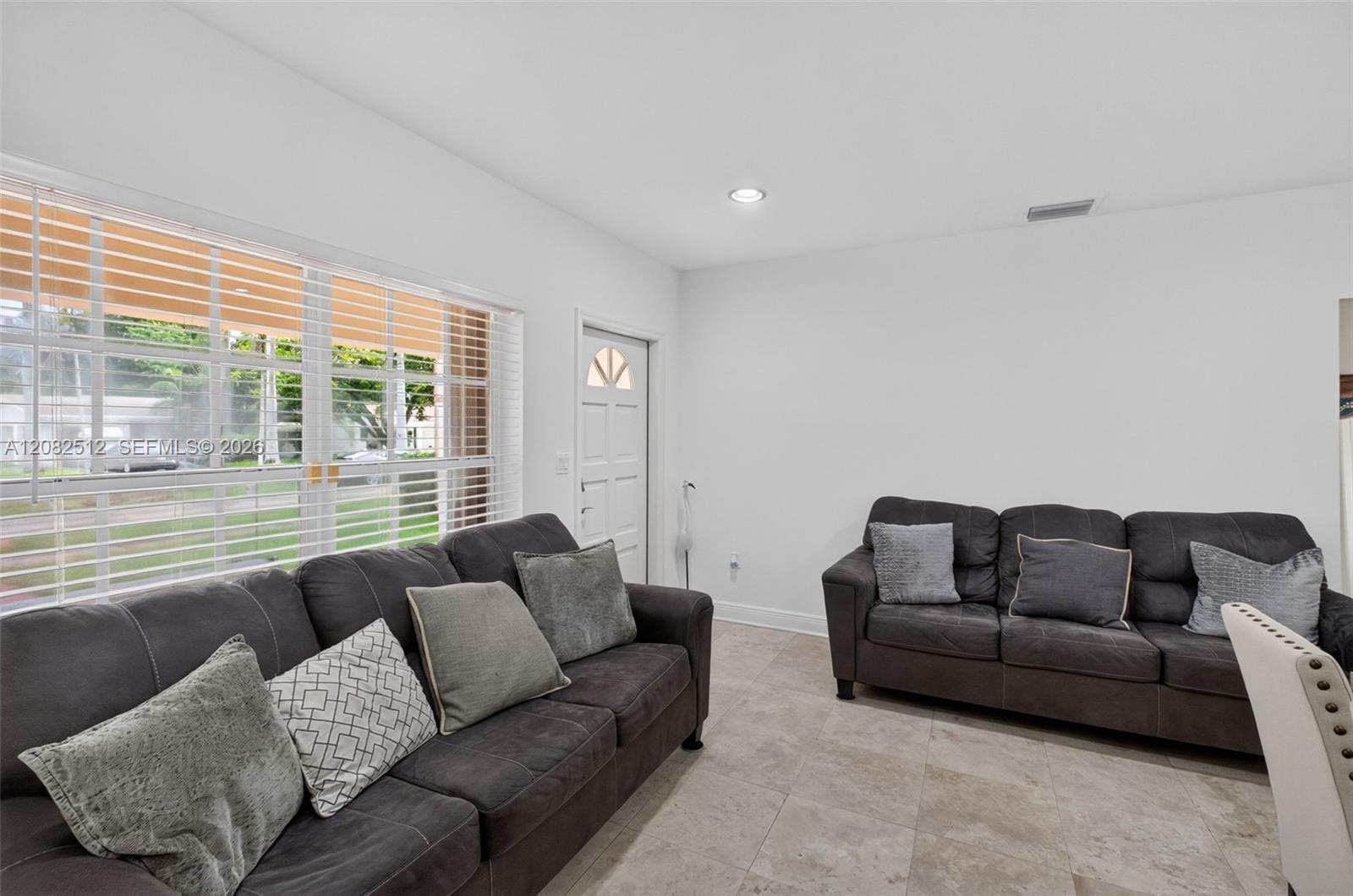 1590 NE 110th St, Miami FL 33161 photo 4