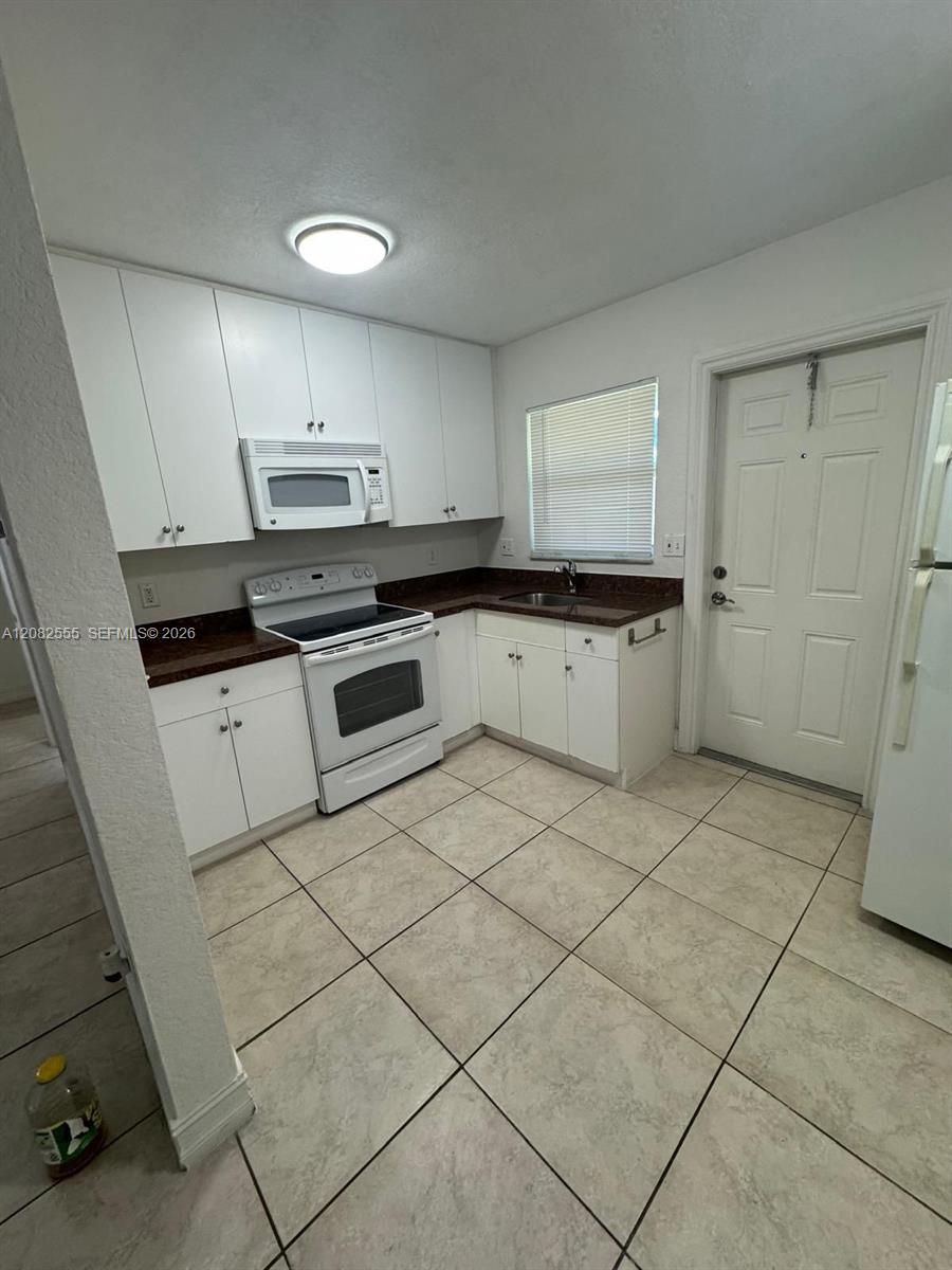 3260 NE 19th Ave # 15, Oakland Park FL 33306 photo 4
