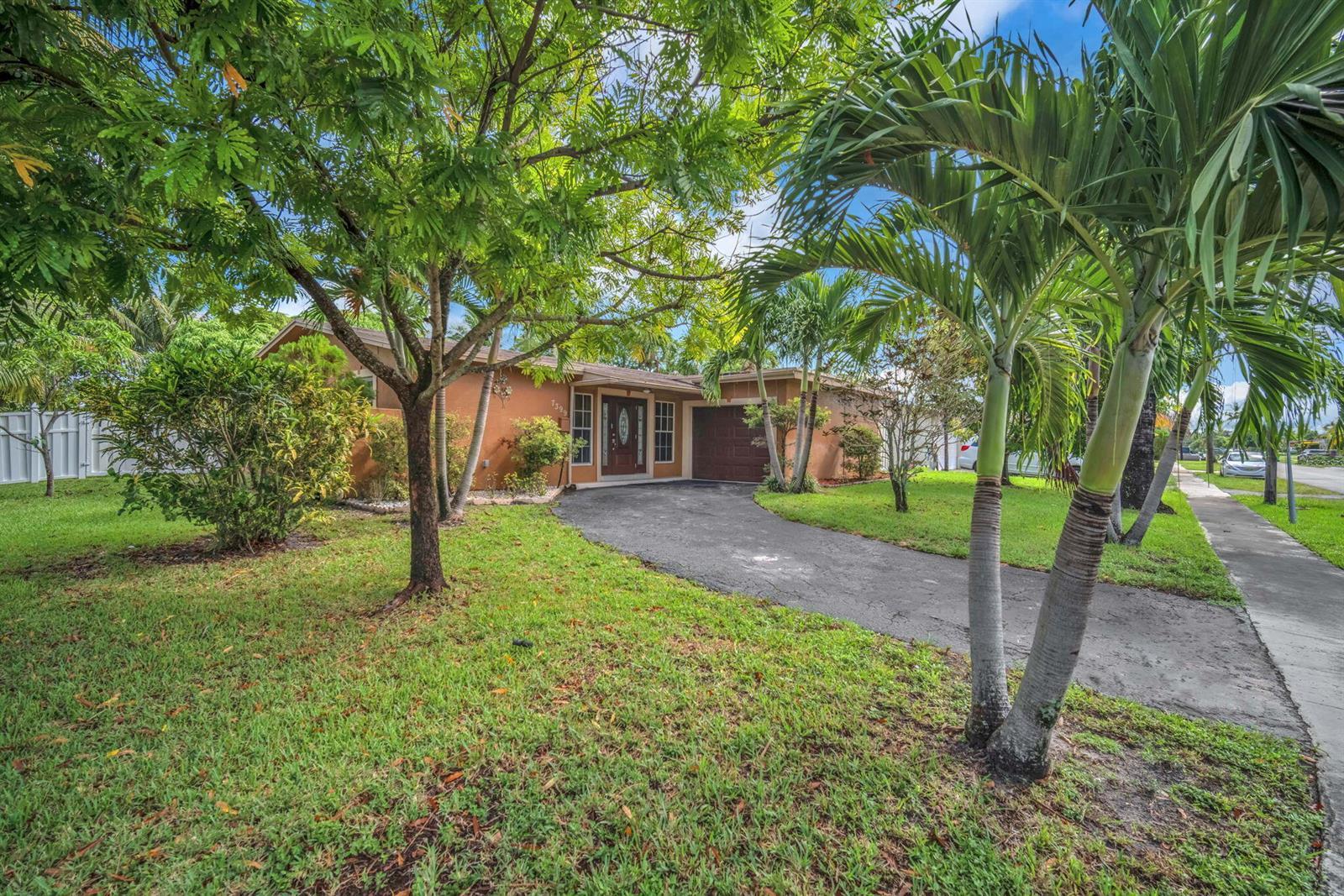 7399 NW 20TH Court, Sunrise FL 33313 photo 2