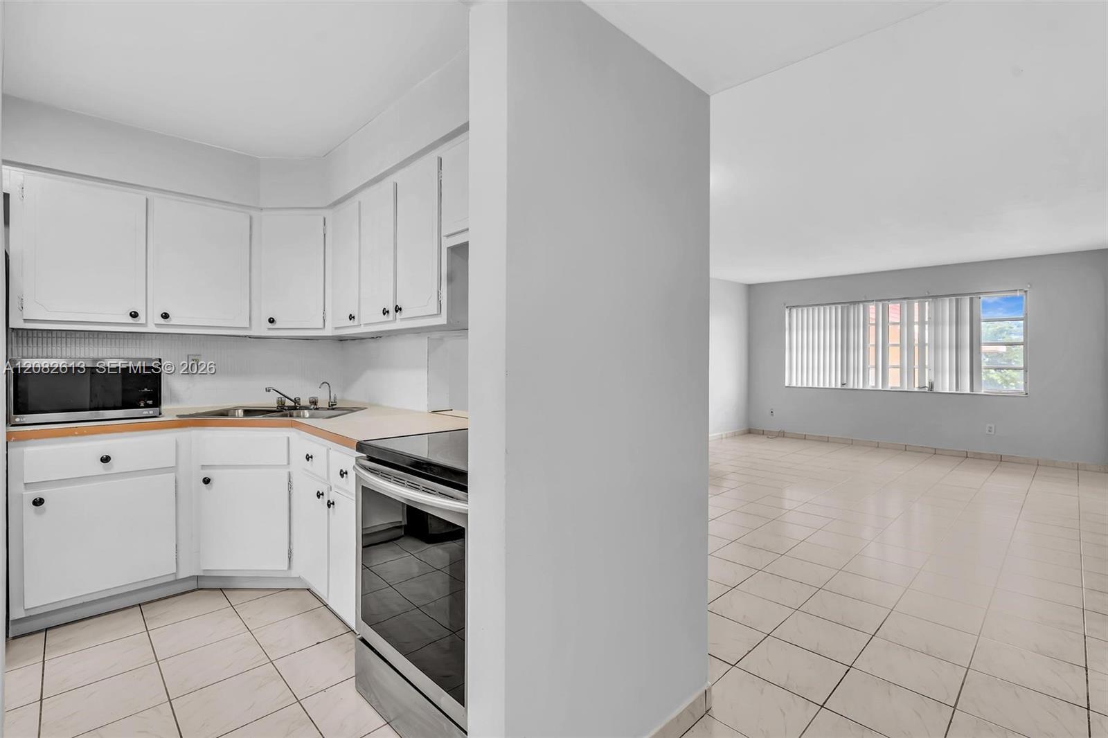 1540 NE 191st St # 320, Miami FL 33179 photo 4