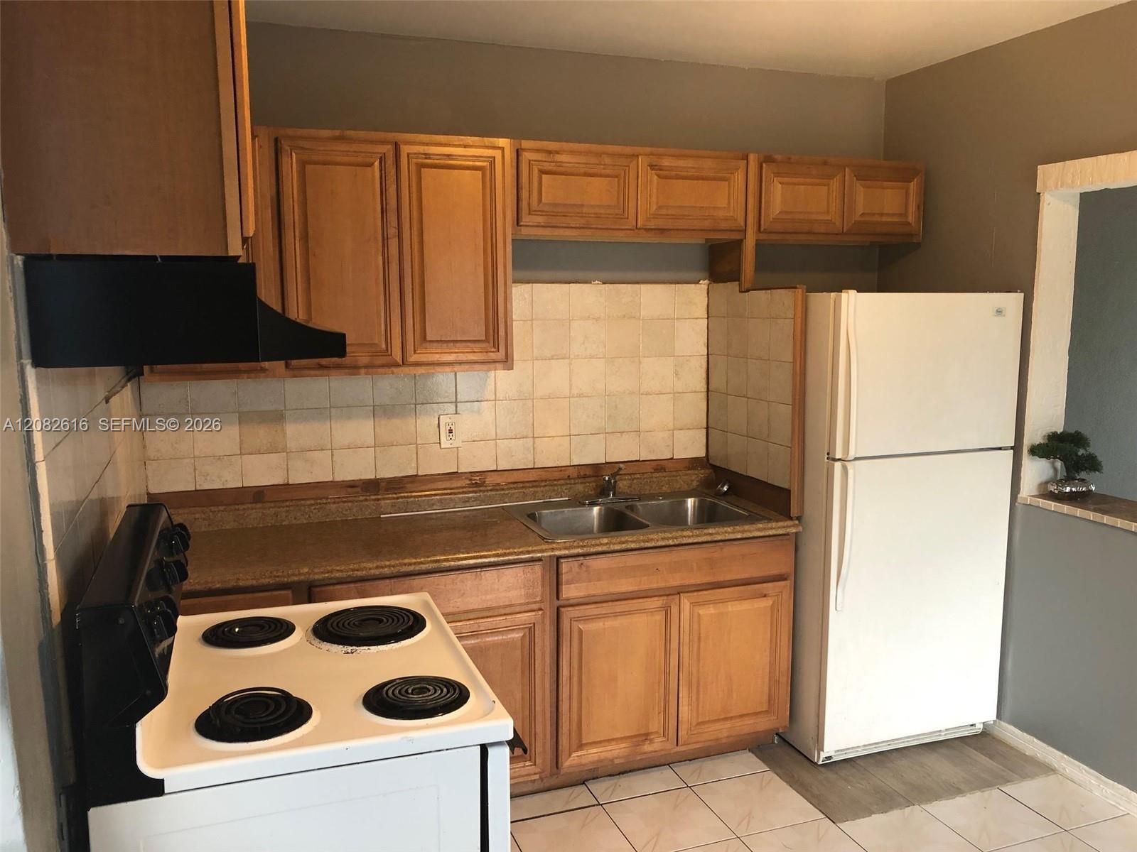 725 SW 8th Ave # A, Hallandale Beach FL 33009 photo 2