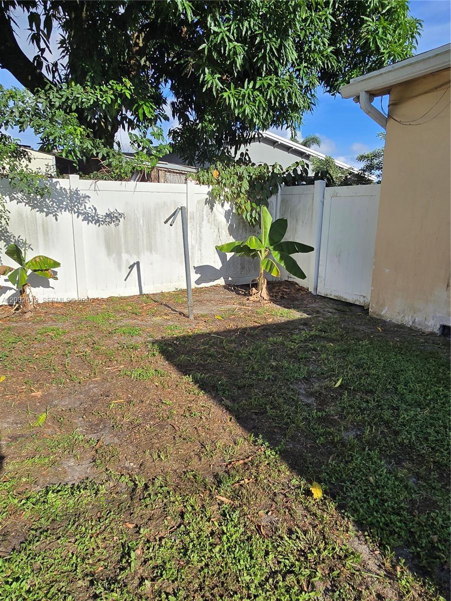 6409 Franklin St, Hollywood FL 33024 photo 5