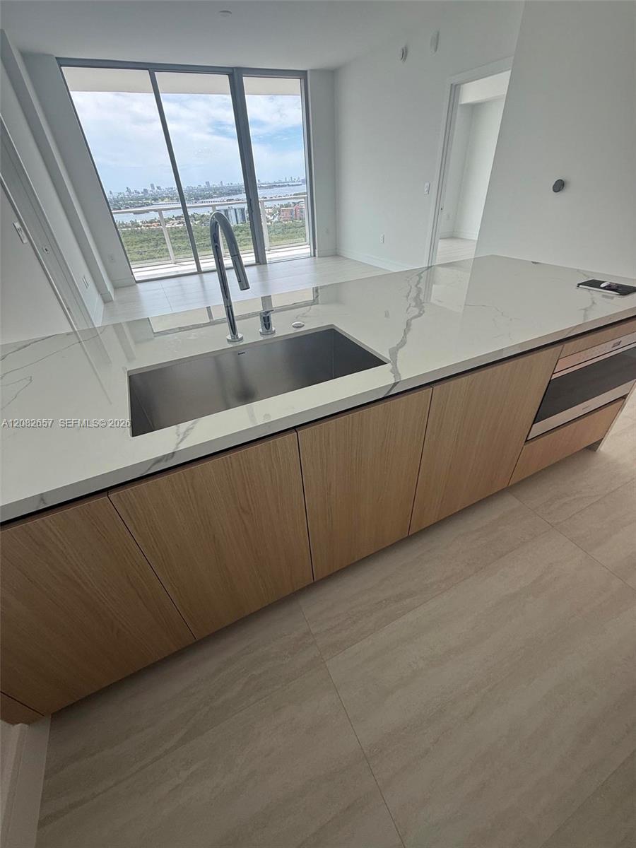 2411 Laguna Circle # 2703, North Miami FL 33181 photo 4