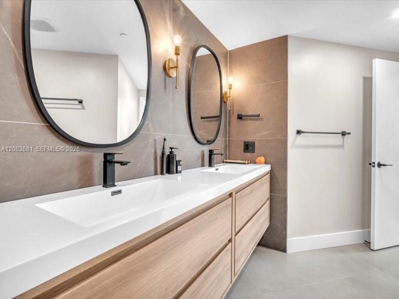 55 SE 6th St # 2902, Miami FL 33131 photo 5