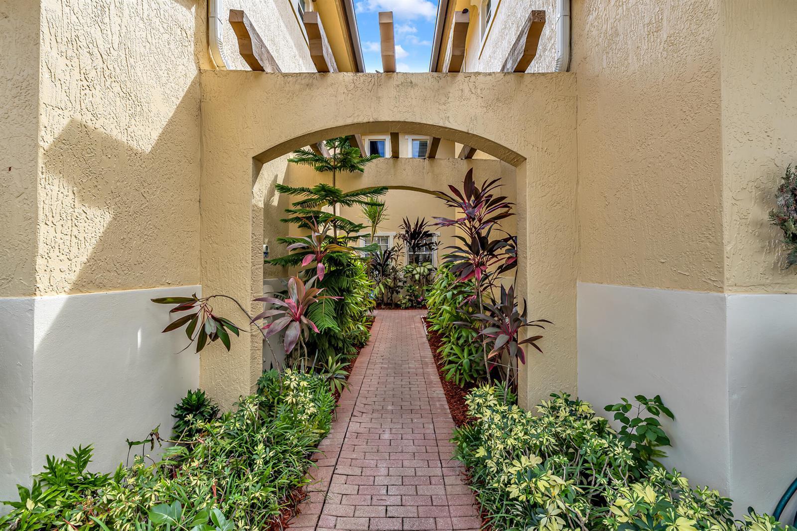 5725 NW 120th Avenue, Coral Springs FL 33076 photo 3