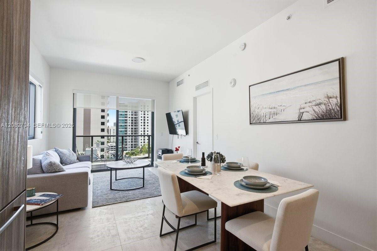 239 SW 9th St # 1501, Miami FL 33130 photo 3