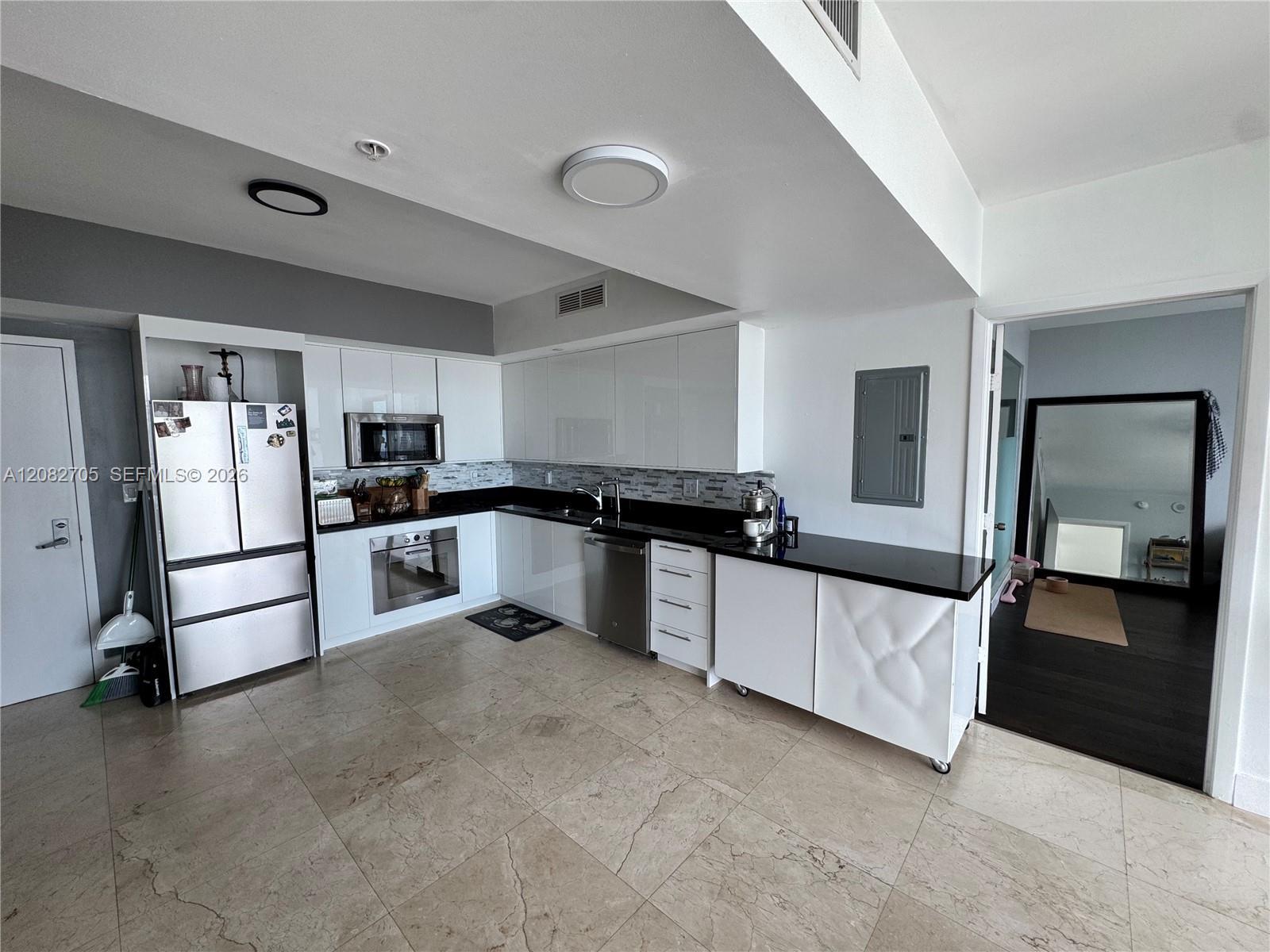 92 SW 3rd St # 3811, Miami FL 33130 photo 4