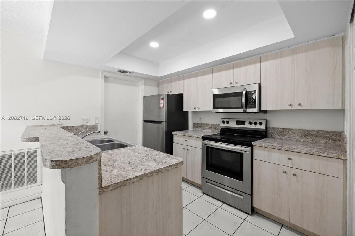 7425 SW 13th St, North Lauderdale FL 33068 photo 2