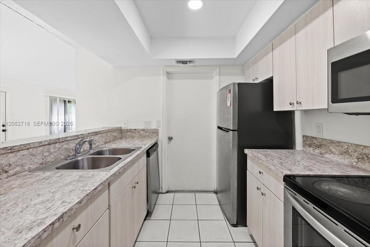 7425 SW 13th St, North Lauderdale FL 33068 photo 5
