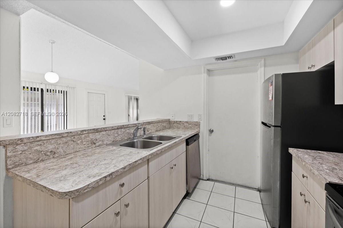7425 SW 13th St, North Lauderdale FL 33068 photo 4