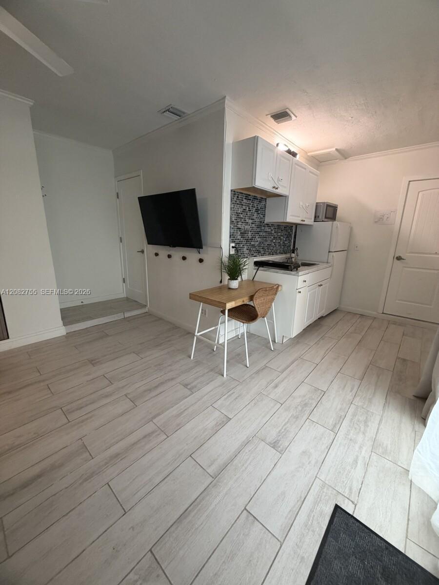 1300 Arthur St, Hollywood FL 33019 photo 4