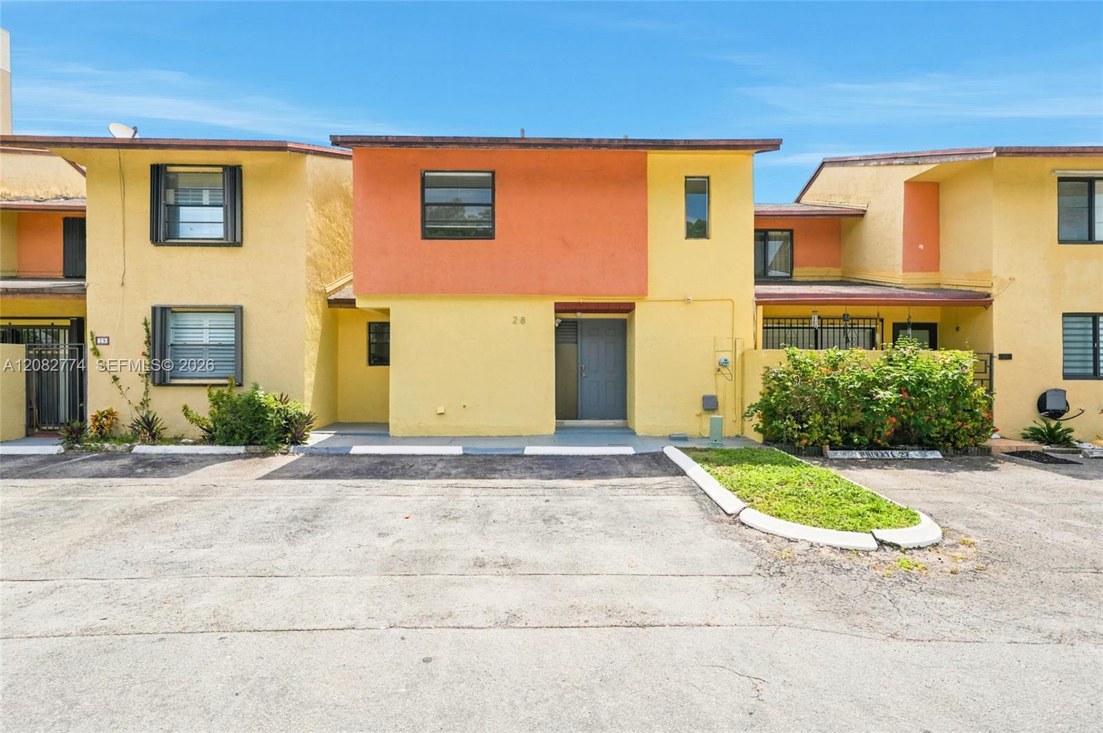 9674 Fontainebleau Blvd # 28, Miami FL 33172 photo 2