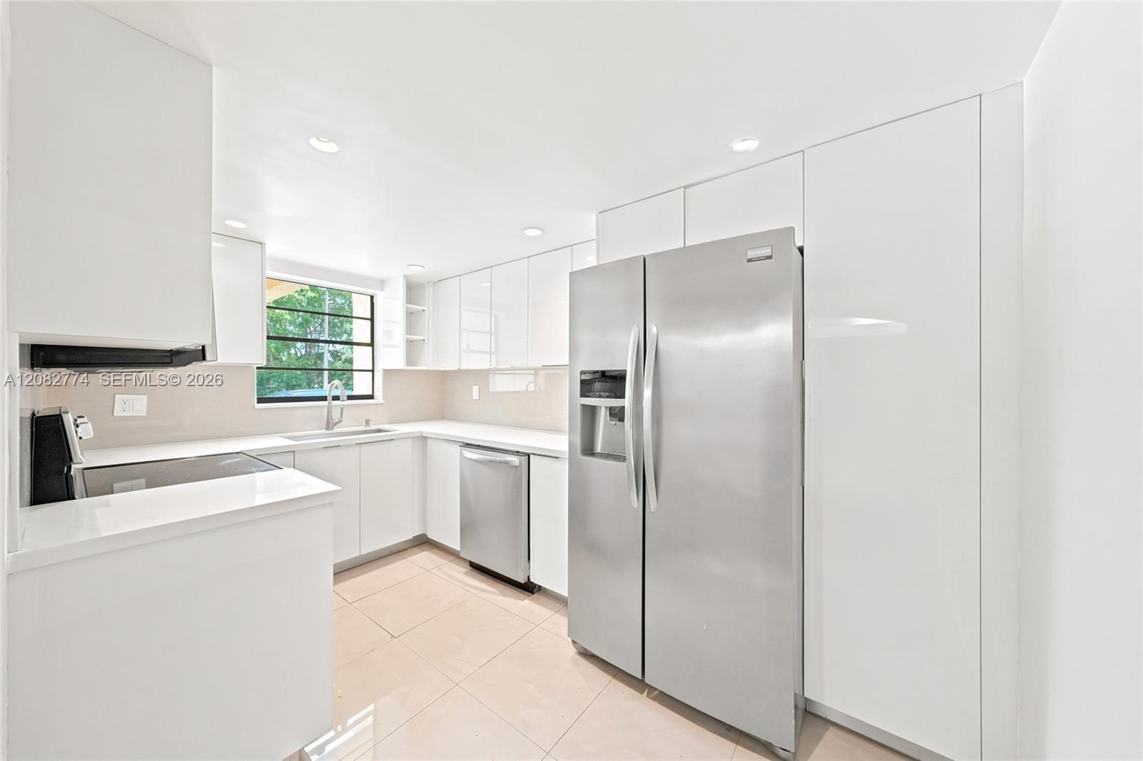 9674 Fontainebleau Blvd # 28, Miami FL 33172 photo 3